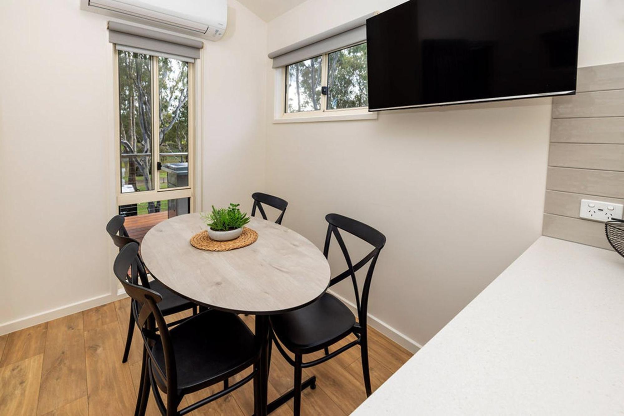 Big4 Deniliquin Holiday Park חדר תמונה